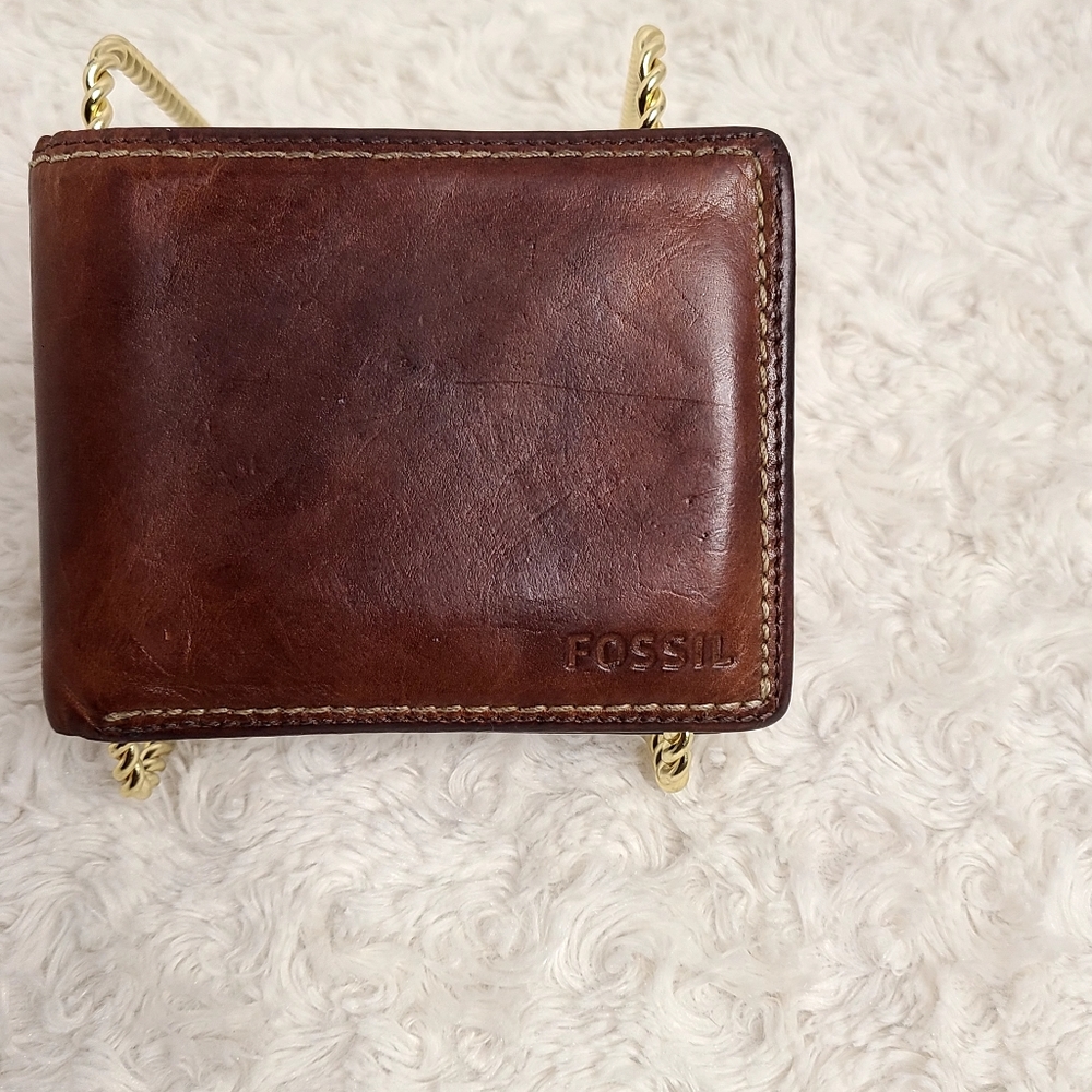 Fossil Leather Men's bi-fold wallet